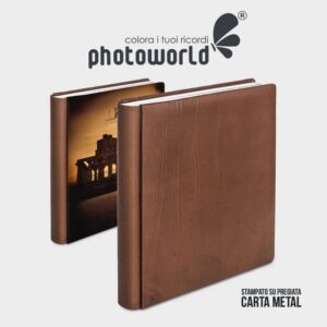 Album fotografico in copertina effetto pelle marrone, stampa su pregiata carta metallica.