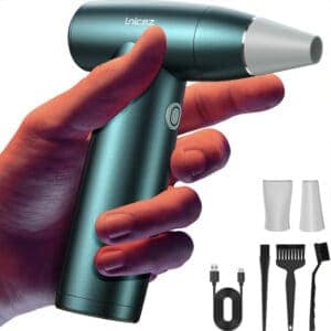 Aspirapolvere portatile per auto con accessori, ideale per pulizia professionale e domestica.