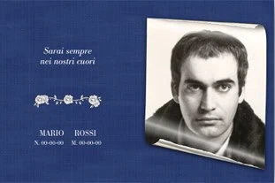 Ritratto in bianco e nero di un uomo con sfondo blu, ideale per emozionare e personalizzare ricordi.