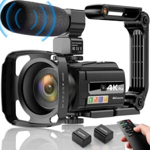Ripresa professionale videocamera 4K con microfono, telecomando e accessori.