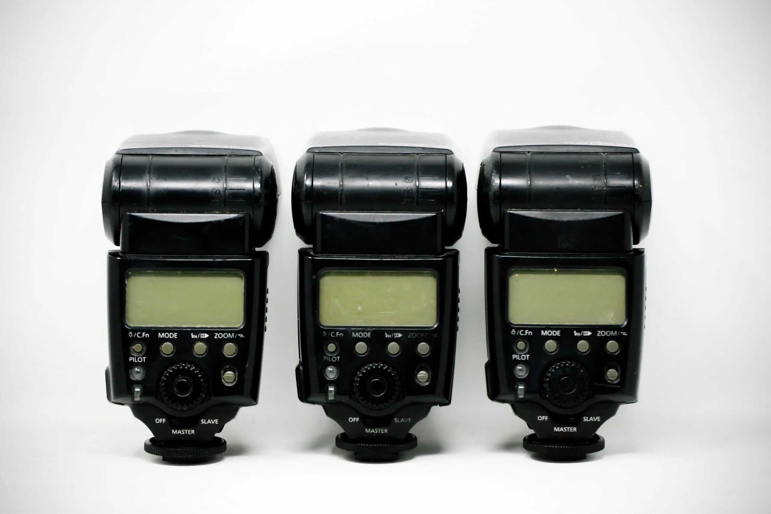 3 flash metz con display digital, studio photography equipment, per servizi fotografici professionali.