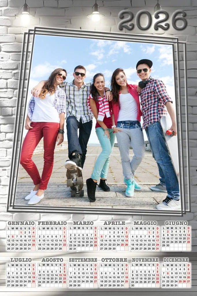 Scannerizza foto di amici felici con calendario 2026, stile giovane e vivace, ideale per prodotti fotografici.