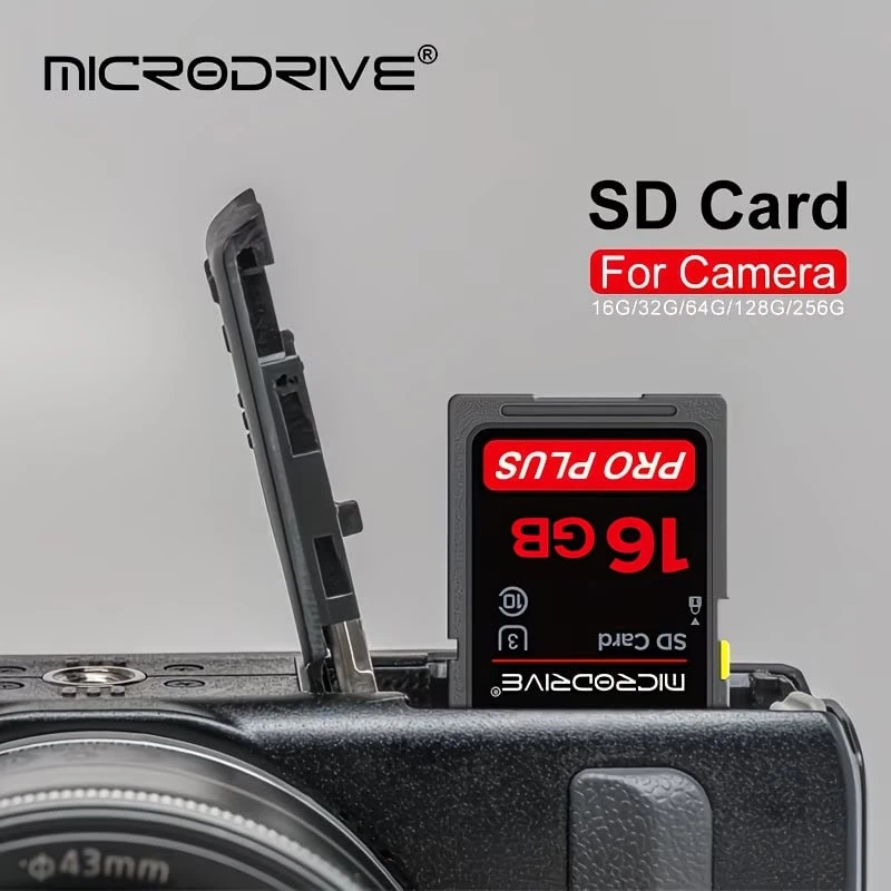 Scheda SD per fotocamere con capacità fino a 256GB.