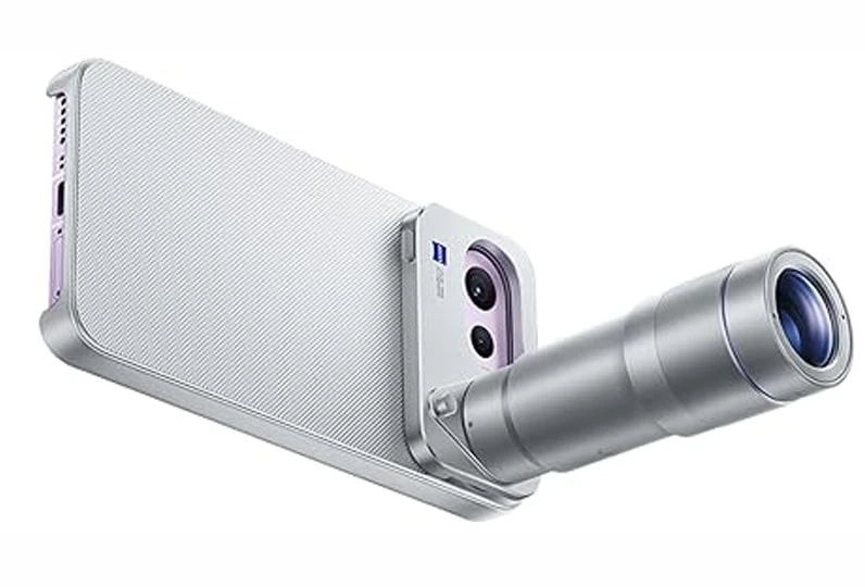 Fotocamera portatile con obiettivo telescopico e design compatto, ideale per fotografia e videografi.