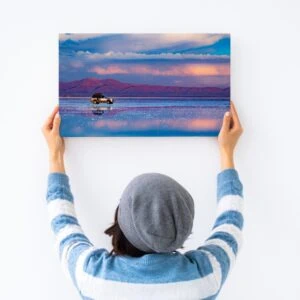 Auto sul lago al tramonto, offerta lampo, paesaggio naturale, fotografia di viaggio, promozione spec.